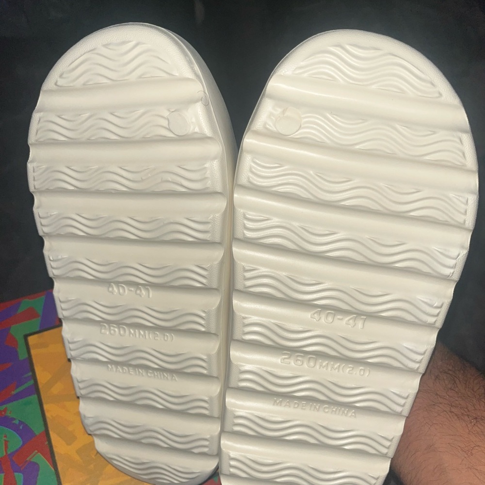 Beige Quiet Luxury Style Slides - Picture 4 of 12